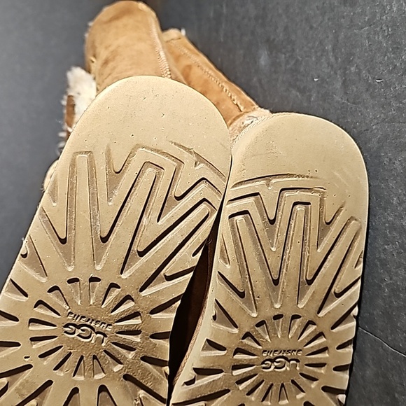 UGG Bailey Button Triplet II Boot in Chestnut Suede S/N 1962 Size 5 F100111 - Picture 10 of 14